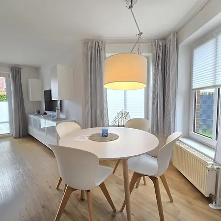 Holiday home Heimathafen Zentral In Eingezaeunt, Hund Willkommen Nessmersiel